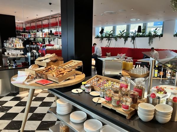 citizenM London Victoria Station Hotel London