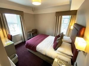  Cubley Hall Pub & Hotel