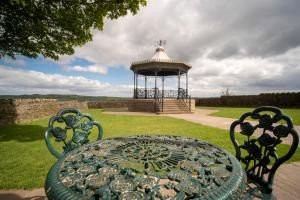  Cubley Hall Pub & Hotel
