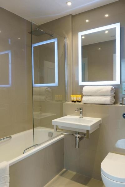  New Bath Hotel and Spa