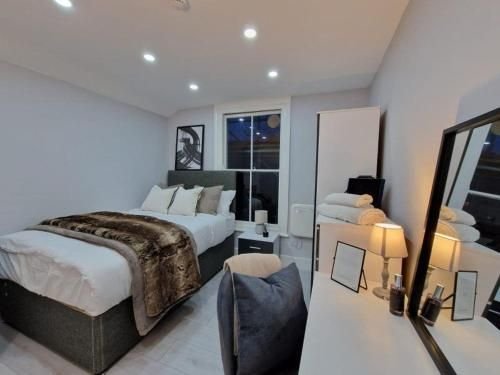 Hackney Suites - En-suite rooms & amenities London
